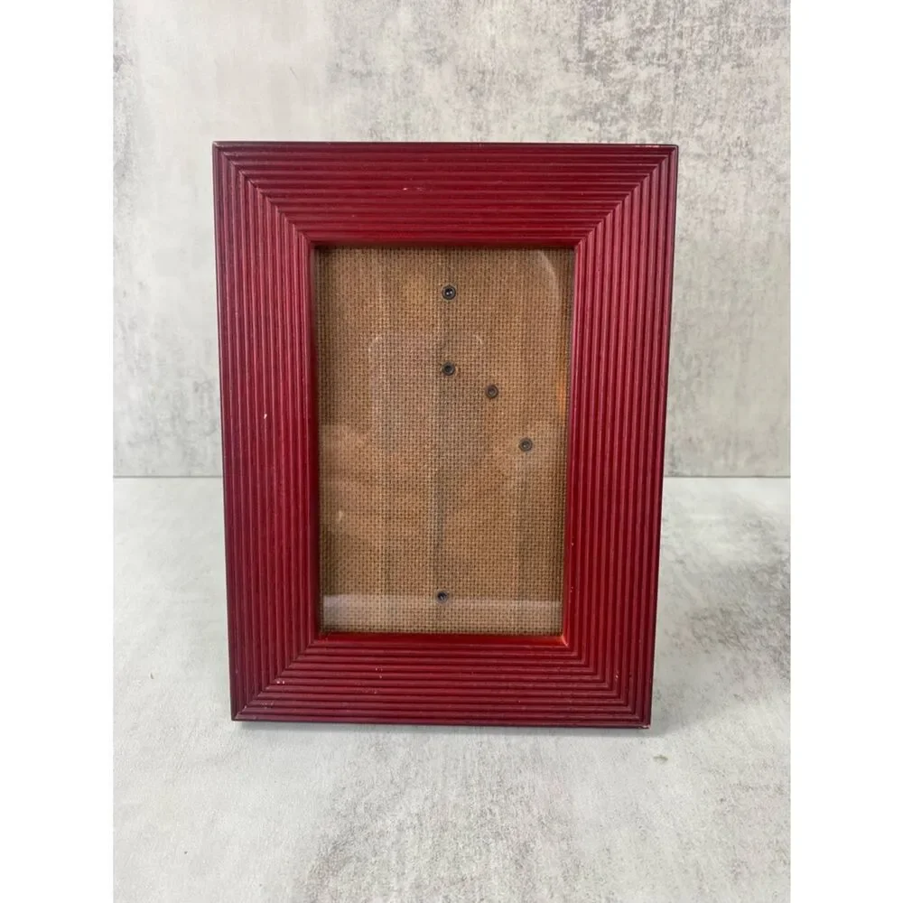 Vintage solid wood Red Ribbed Picture Frame - 4x6 Photo